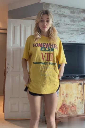 Slender Amateur On/Off Titties (gif)